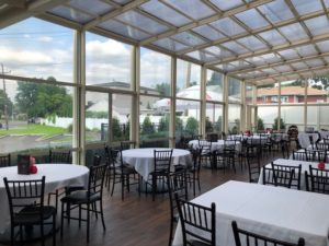 Retractable enclosures for restaurants