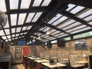 Retractable roof for restaurants