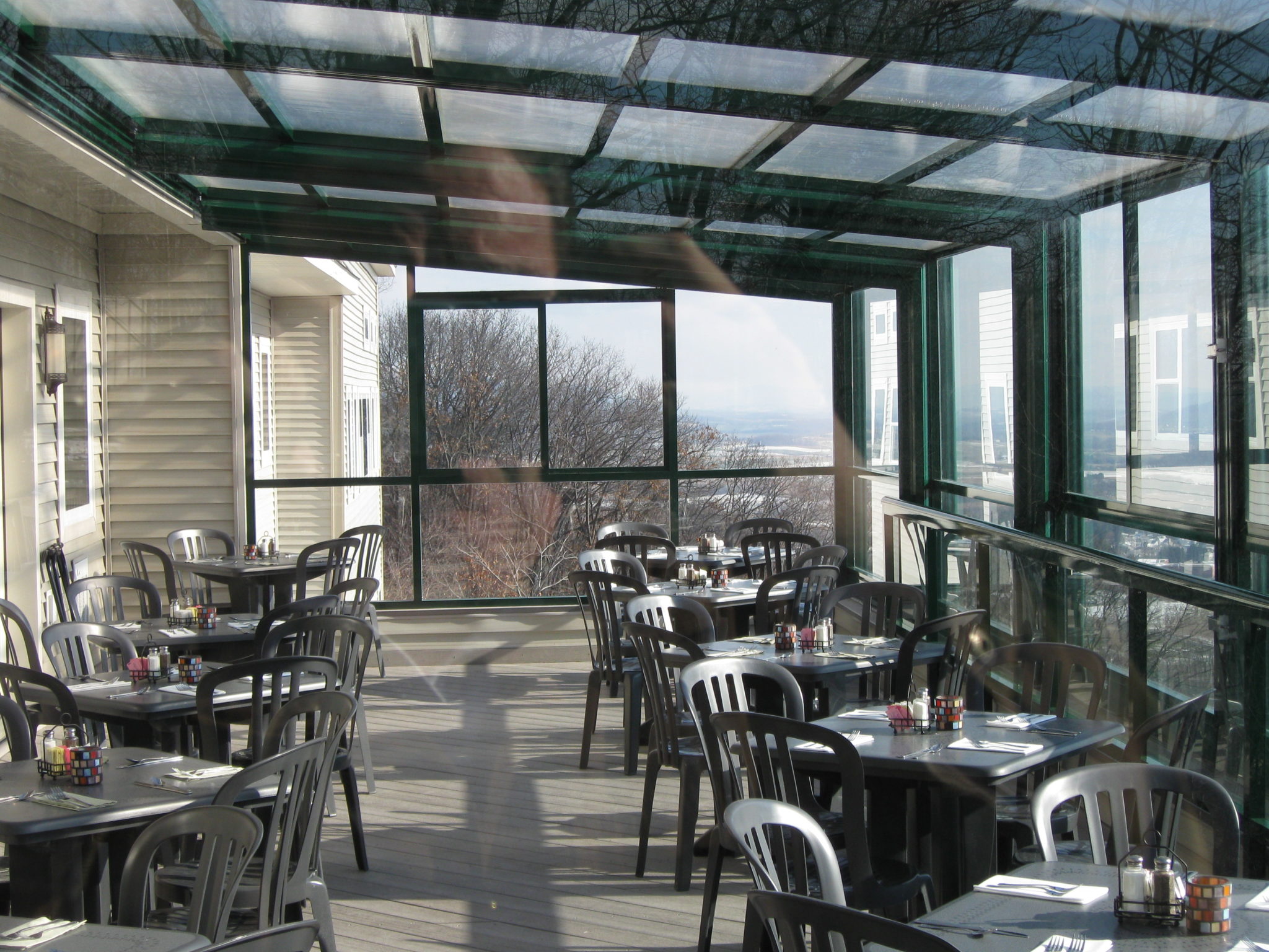 Mt. Nittney Inn Restaurant, PA America's Leading Custom Manufacturer of Retractable Enclosure