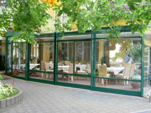 outdoor dining enclosure